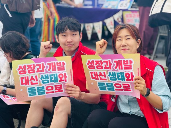 9월 27일, 927기후정의행진 에 서비스연맹과 함께 참석했습니다.