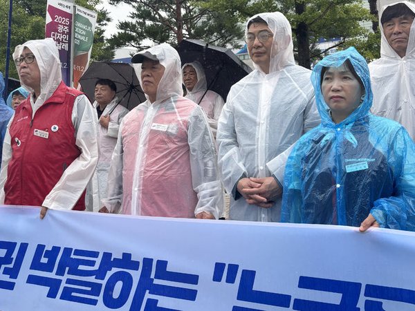 [광주 뉴시스] 광주 전세버스 지입차주들 "사측, 車매각대금 정산하라!
